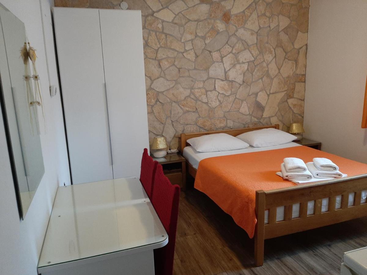 Guest House Renata Zadar Exterior photo