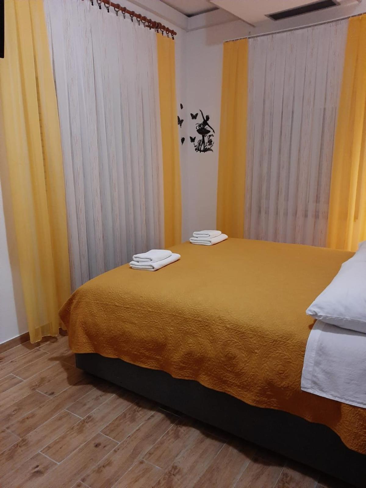 Guest House Renata Zadar Exterior photo